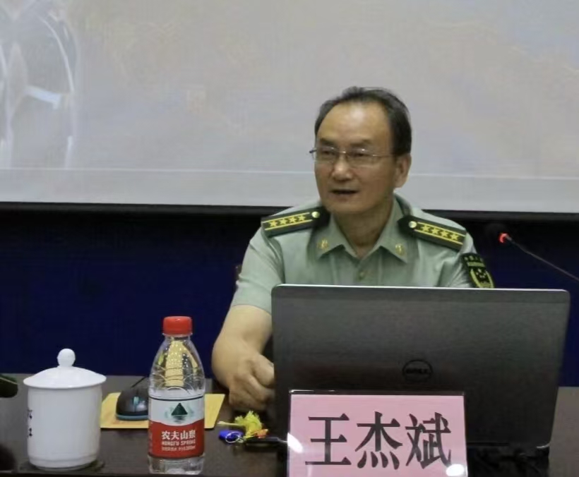 青春献国防守初心 银发传薪火育新人——茸城国防教育实践中心创始人、理事长王杰斌大校