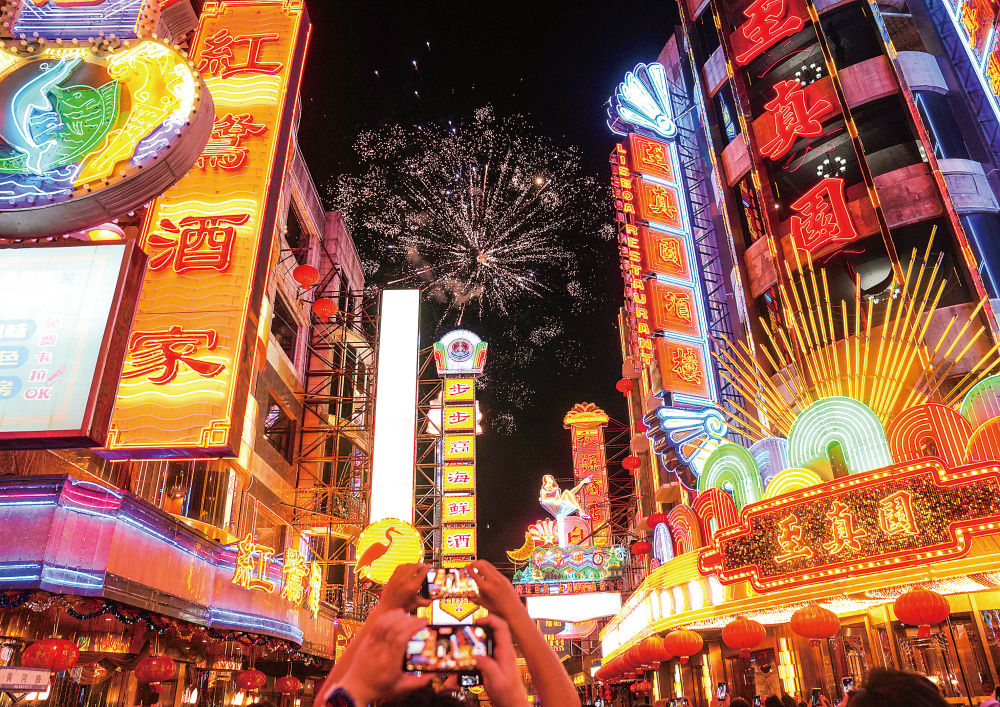 “电影之城”尽春晖——上海引领马年电影经济新风尚