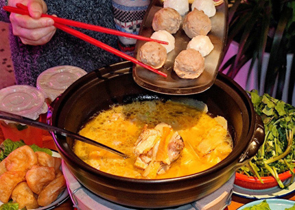 星尚频道有个节目叫《人气美食》怎么联系他们？